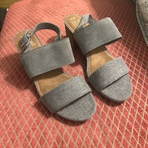 Gray Tom’s sandals